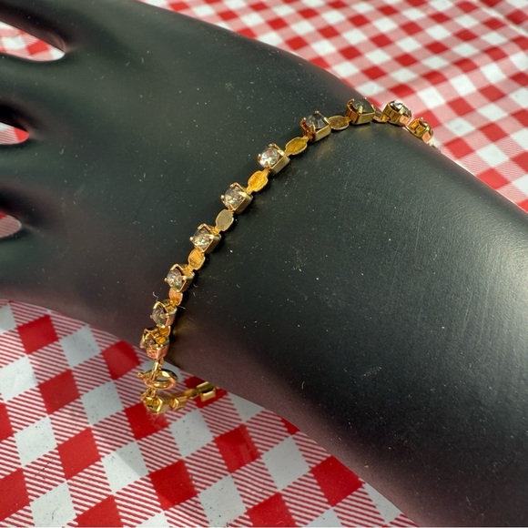 Avon “Tennis Bracelet” Goldtone/crystals size large Polished Finish NIB - Picture 1 of 6